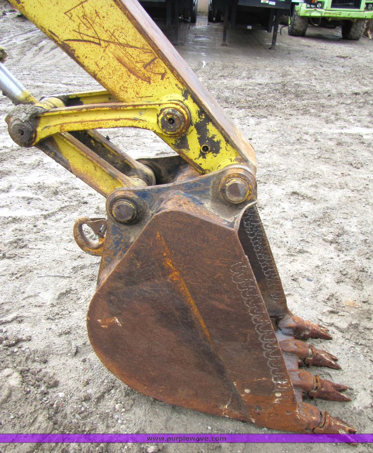 image for item 2155 1995 Komatsu PC120-6 hydraulic excavator