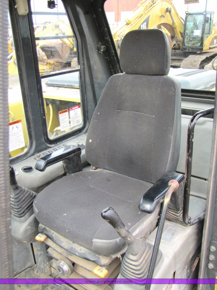 image for item 2155 1995 Komatsu PC120-6 hydraulic excavator