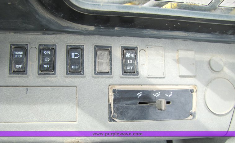 image for item 2155 1995 Komatsu PC120-6 hydraulic excavator