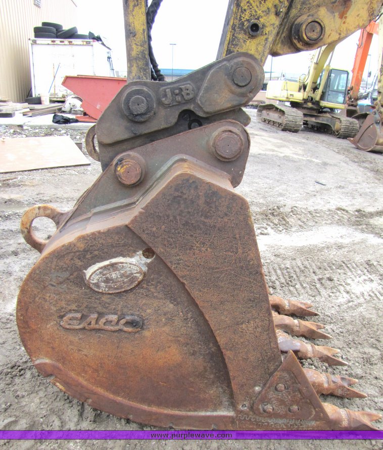 image for item 2157 1998 Komatsu PC220LC-6 hydraulic excavator