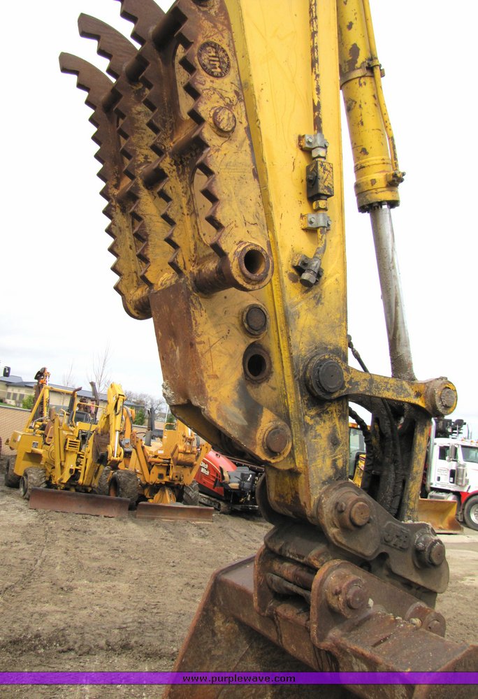 image for item 2157 1998 Komatsu PC220LC-6 hydraulic excavator