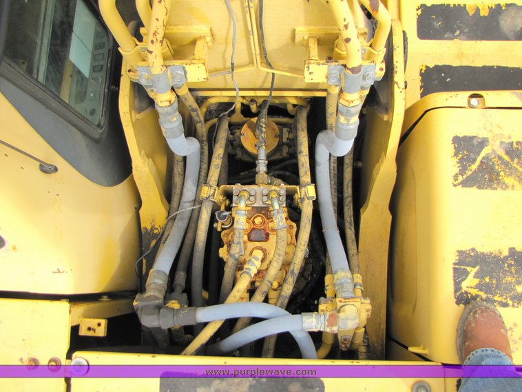 image for item 2157 1998 Komatsu PC220LC-6 hydraulic excavator