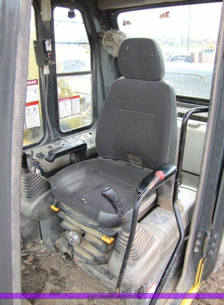 image for item 2157 1998 Komatsu PC220LC-6 hydraulic excavator