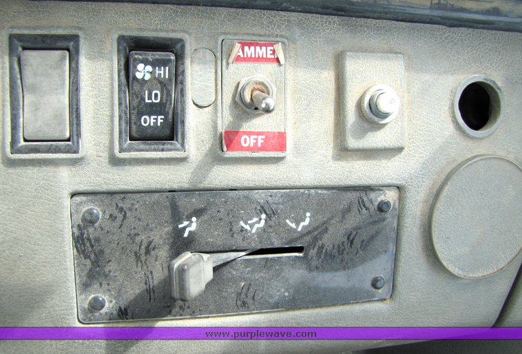 image for item 2157 1998 Komatsu PC220LC-6 hydraulic excavator