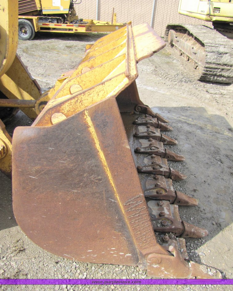 image for item 2160 1997 Caterpillar 963B track loader