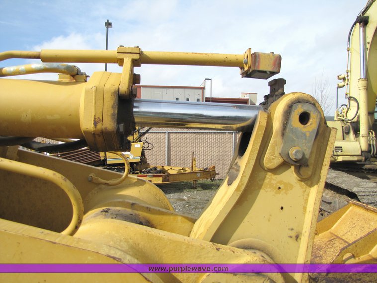 image for item 2160 1997 Caterpillar 963B track loader