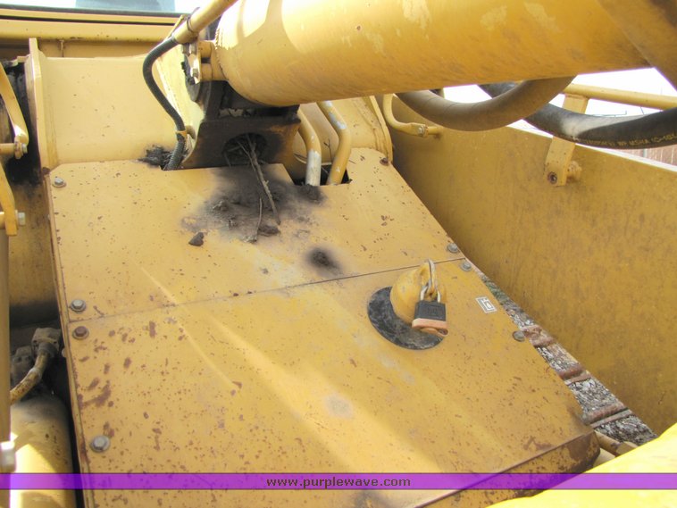 image for item 2160 1997 Caterpillar 963B track loader
