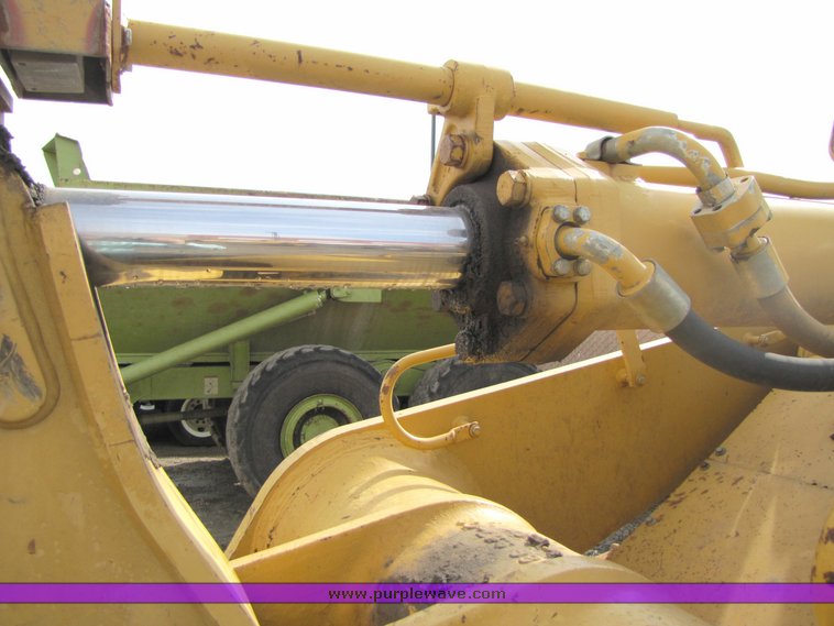 image for item 2160 1997 Caterpillar 963B track loader