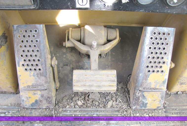 image for item 2160 1997 Caterpillar 963B track loader