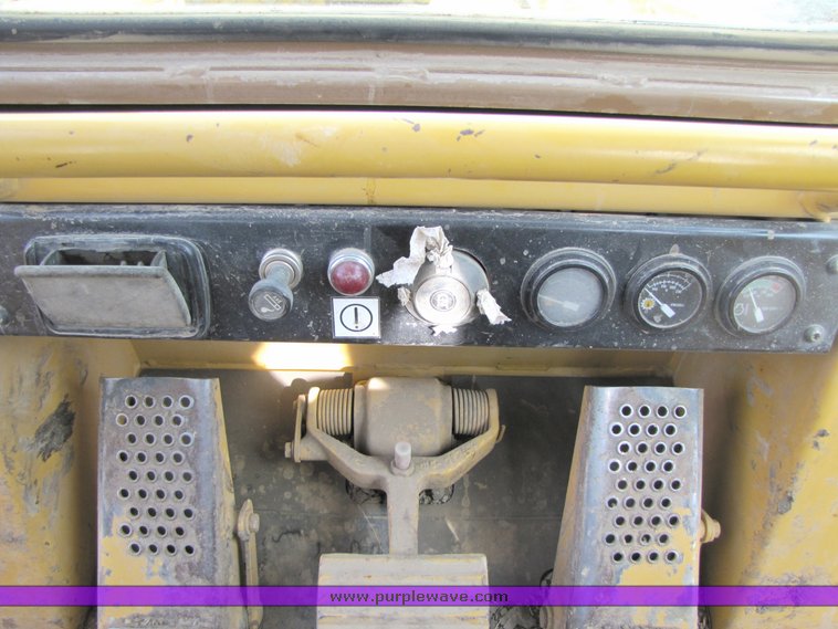 image for item 2160 1997 Caterpillar 963B track loader