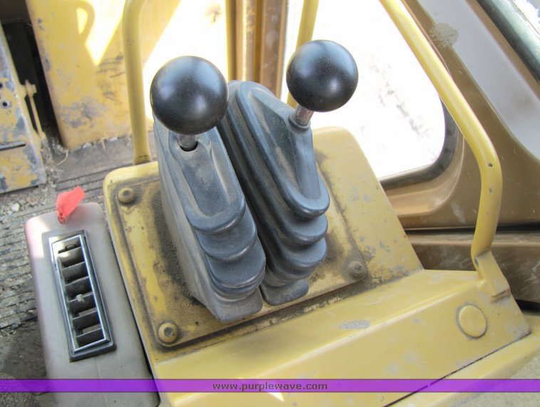 image for item 2160 1997 Caterpillar 963B track loader