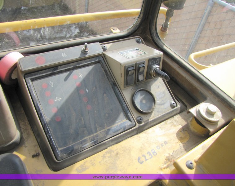 image for item 2160 1997 Caterpillar 963B track loader