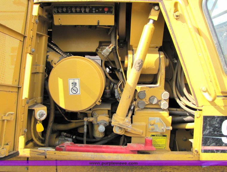 image for item 2160 1997 Caterpillar 963B track loader