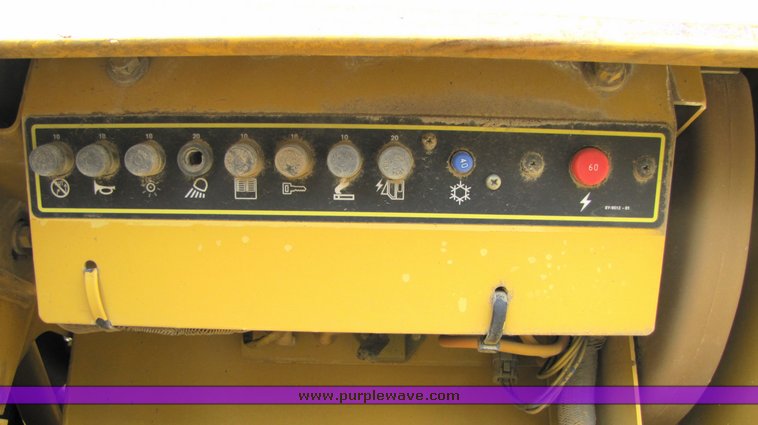 image for item 2160 1997 Caterpillar 963B track loader