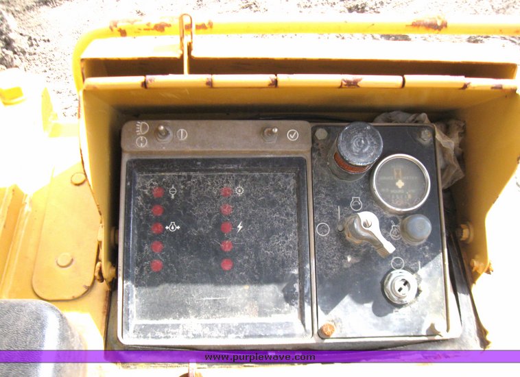 image for item 2161 1994 Caterpillar 963 track loader