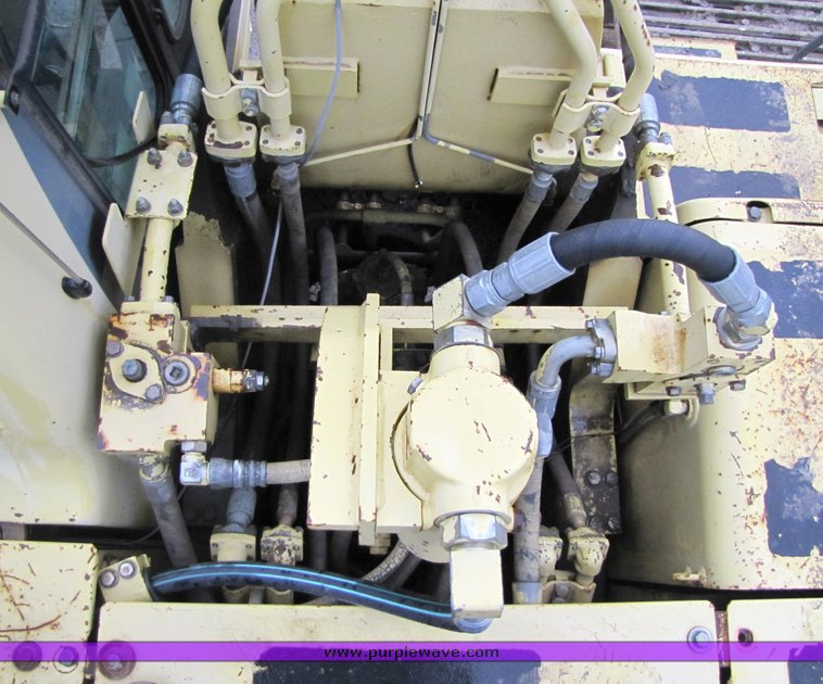 image for item 2163 1994 Komatsu PC250LC-6 hydraulic excavator