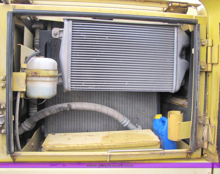 image for item 2163 1994 Komatsu PC250LC-6 hydraulic excavator