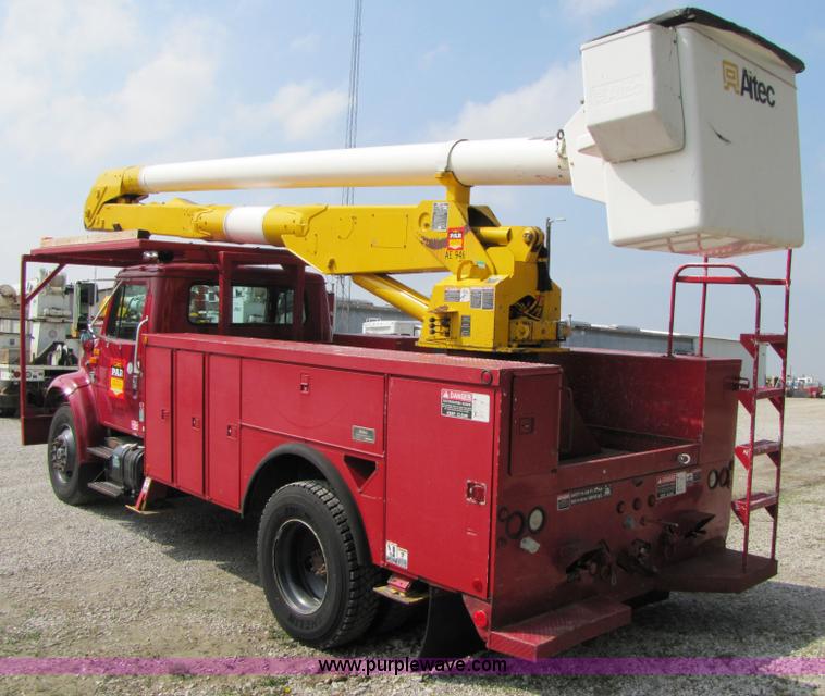 image for item 3011 1999 International 4700 bucket truck