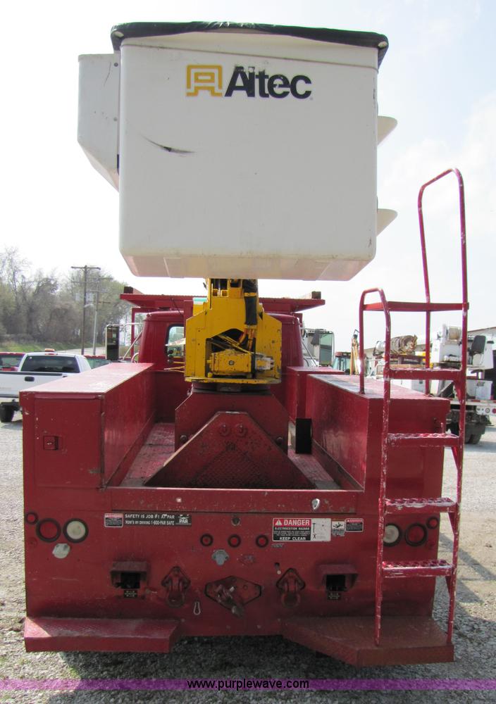 image for item 3011 1999 International 4700 bucket truck