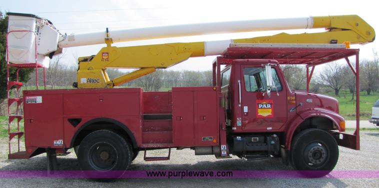 image for item 3011 1999 International 4700 bucket truck