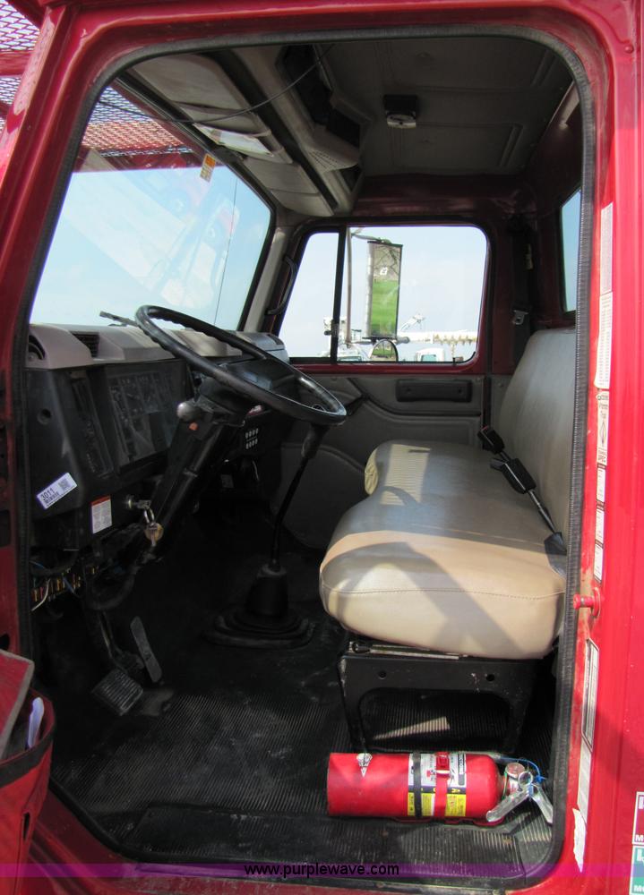 image for item 3011 1999 International 4700 bucket truck