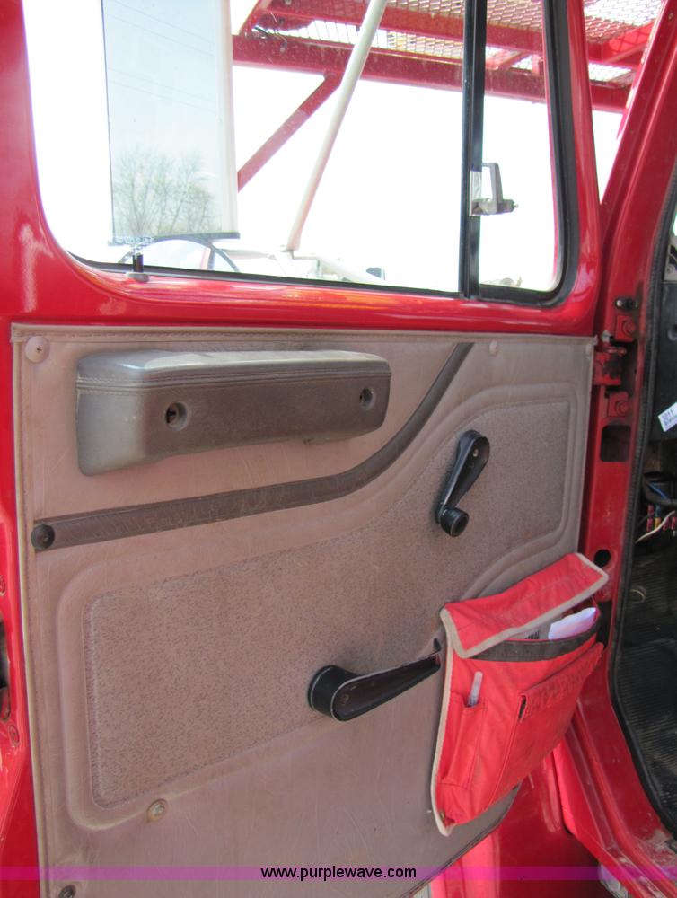 image for item 3011 1999 International 4700 bucket truck