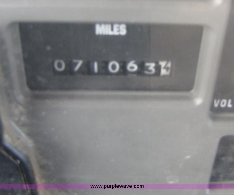 image for item 3011 1999 International 4700 bucket truck