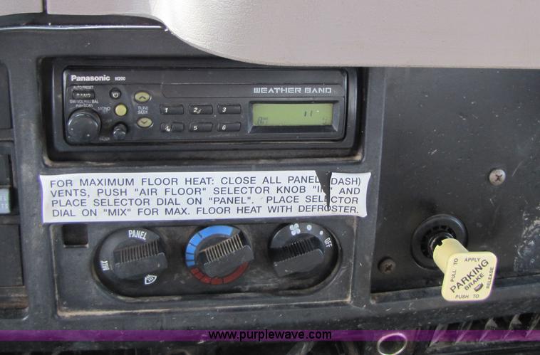 image for item 3011 1999 International 4700 bucket truck