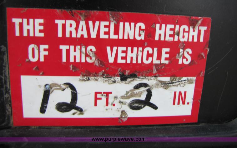 image for item 3011 1999 International 4700 bucket truck