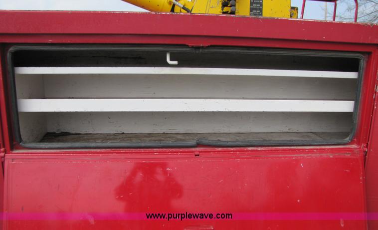 image for item 3011 1999 International 4700 bucket truck