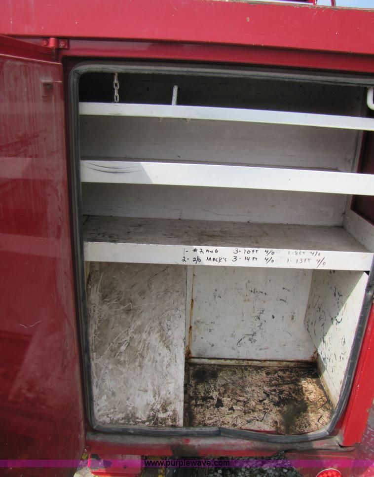 image for item 3011 1999 International 4700 bucket truck