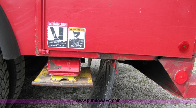 image for item 3011 1999 International 4700 bucket truck