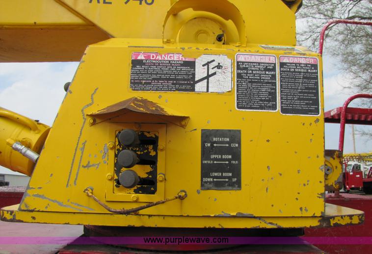 image for item 3011 1999 International 4700 bucket truck