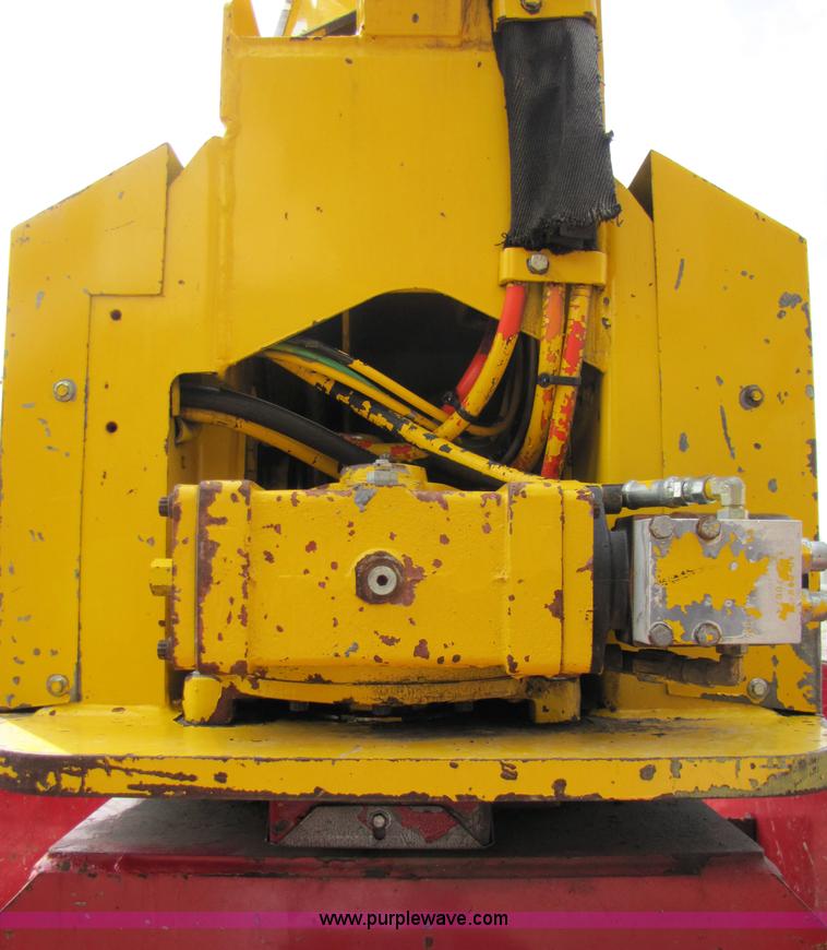 image for item 3011 1999 International 4700 bucket truck