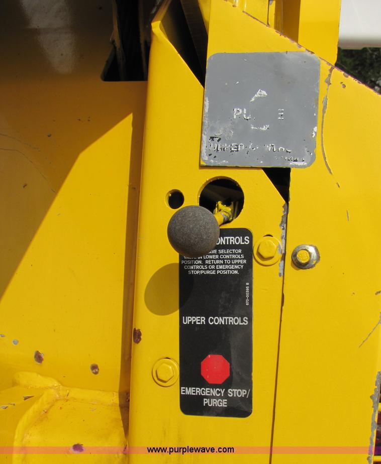 image for item 3011 1999 International 4700 bucket truck