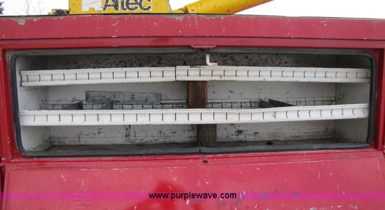 image for item 3011 1999 International 4700 bucket truck