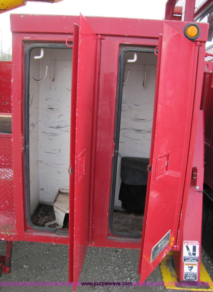 image for item 3011 1999 International 4700 bucket truck