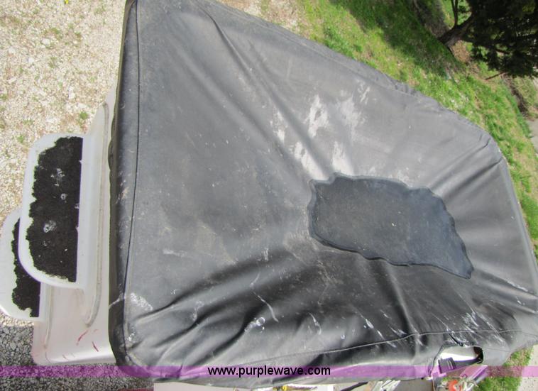 image for item 3011 1999 International 4700 bucket truck