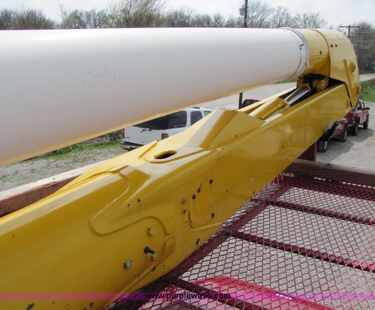 image for item 3011 1999 International 4700 bucket truck