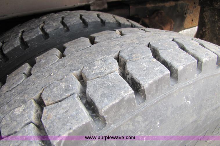 image for item 3011 1999 International 4700 bucket truck