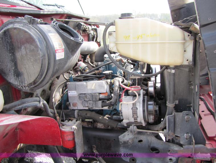 image for item 3011 1999 International 4700 bucket truck