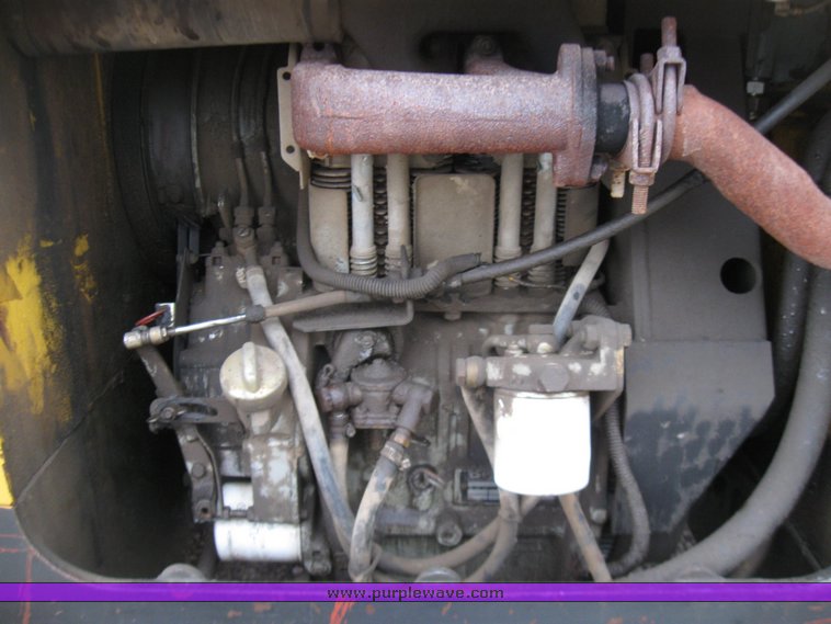 image for item 3032 Wacker R100B vibratory compactor roller