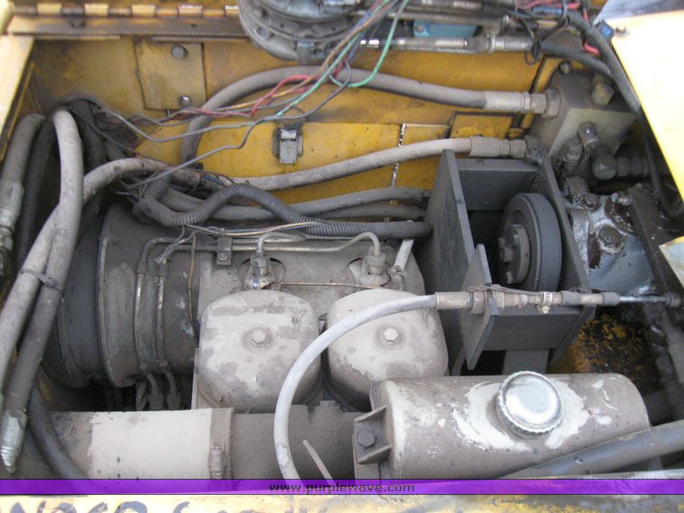 image for item 3032 Wacker R100B vibratory compactor roller