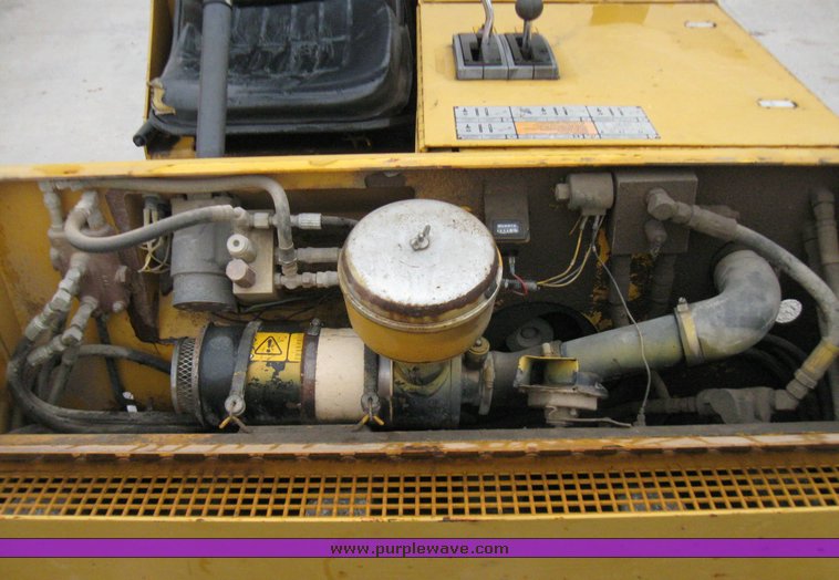 image for item 3032 Wacker R100B vibratory compactor roller