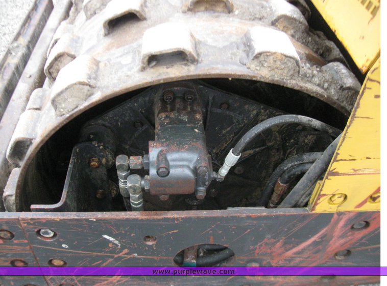 image for item 3032 Wacker R100B vibratory compactor roller