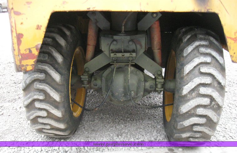 image for item 3032 Wacker R100B vibratory compactor roller