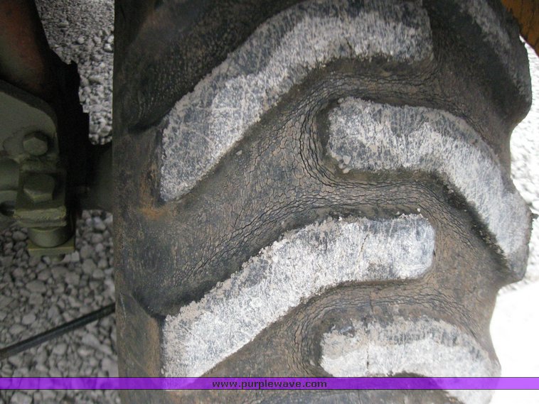 image for item 3032 Wacker R100B vibratory compactor roller