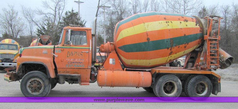 image for item 3035 1980 Ford 9000 tandem axle concrete truck
