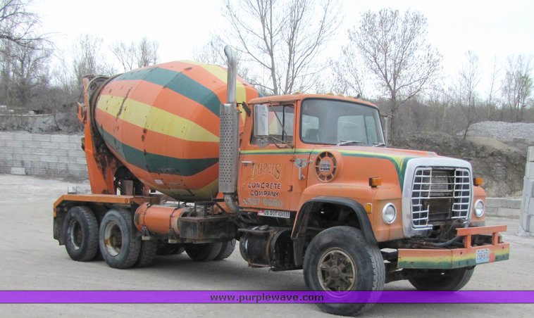image for item 3035 1980 Ford 9000 tandem axle concrete truck