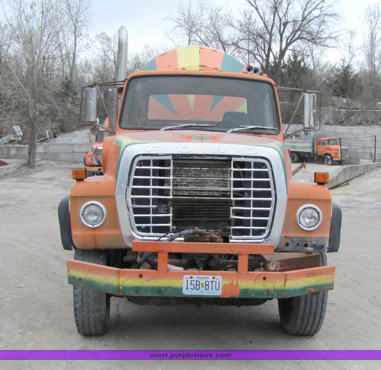 image for item 3035 1980 Ford 9000 tandem axle concrete truck